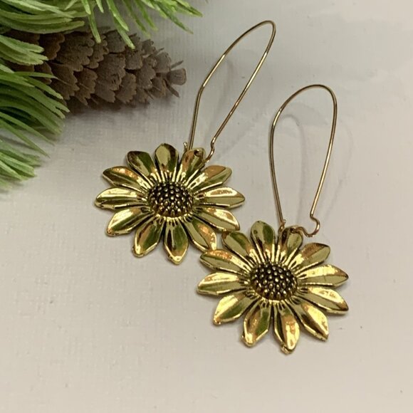 Sunflower Earring, Flower Earring, Flower Jewelry, Gift Idea, Mother's Day Gift - Picture 5 of 6